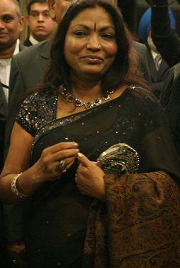 &quot;Am decis să-mi trăiesc viaţa şi apoi să mor&quot;. Mireasă la 12 ani, acum preşedintele unei companii de succes. Ascensiunea incredibilă a unei indience 148252