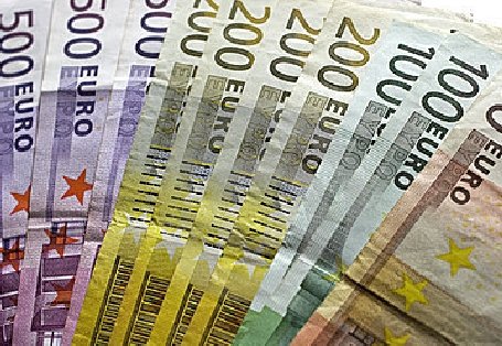Austria. Un tânăr a găsit pe stradă 10.000 de euro şi i-a predat poliţiei