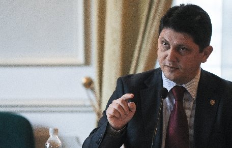 Titus Corlăţean: Monica Macovei nu are demnitatea morală să exprime critici în România