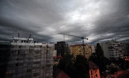 Cod galben de ploi în Muntenia, Dobrogea şi Moldova, începând de luni