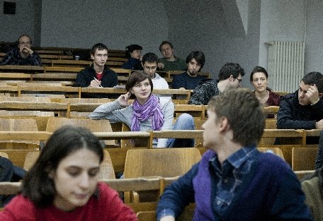 Studenţii români fac schimb de experienţă cu studenţii chinezi