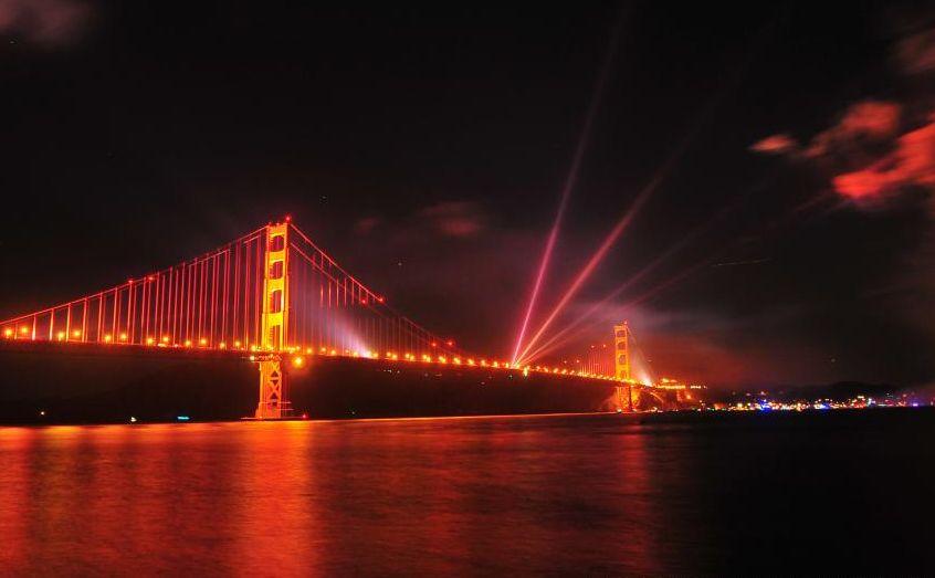 O legendă sărbătorită ca la carte. Imagini de la spectacolul grandios susţinut în onoarea podului Golden Gate 148660