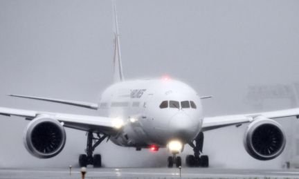 Un avion cu 318 pasageri la bord a aterizat de urgenţă la Toronto, la puţin timp după ce a decolat