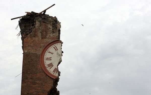 Un nou seism a avut loc în Italia. 12 morţi, bilanţul primului cutremur produs astăzi. Printre răniţi se află şi un român