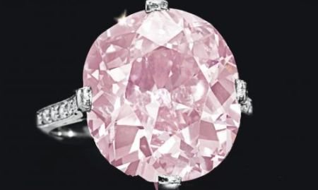 Cel mai mare diamant roz a fost vândut la un preţ exorbitant