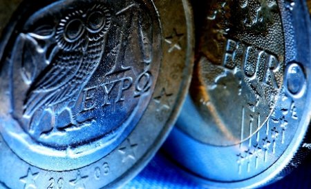 Euro a crescut semnificativ, după un nou sondaj privind alegerile din Grecia. Cu cât se tranzacţionează moneda europeană