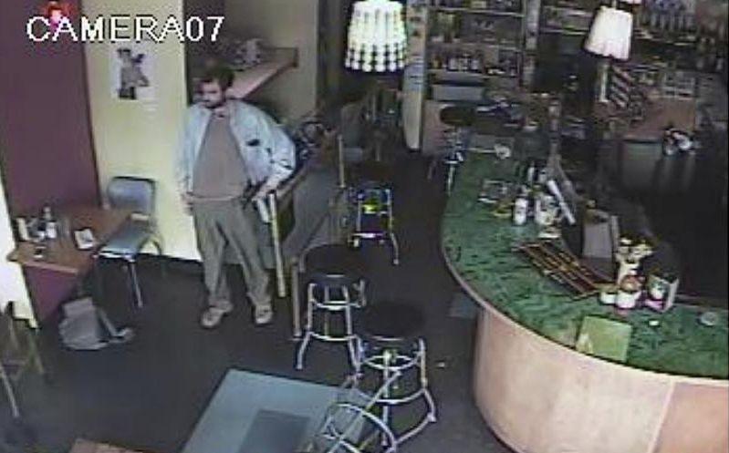 Americanii sunt îngroziţi. A ucis patru oameni în public, apoi s-a împuşcat în cap 149213