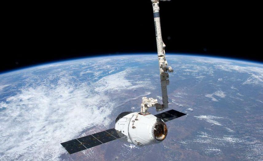 Misiunea istorică a capsulei Dragon, la final. Vehiculul spaţial va ameriza  astăzi în Oceanul Pacific 149221