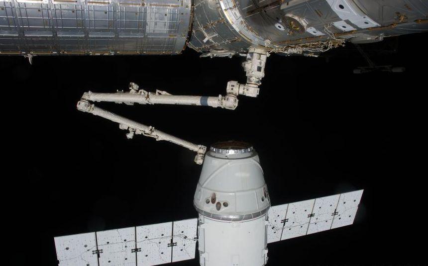 Misiunea istorică a capsulei Dragon, la final. Vehiculul spaţial va ameriza  astăzi în Oceanul Pacific 149222