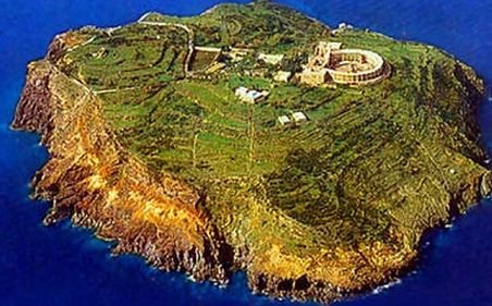 O insulă din apropiere de Sardinia a fost vândută cu 90.000 de euro. Proprietarul nu va putea construi