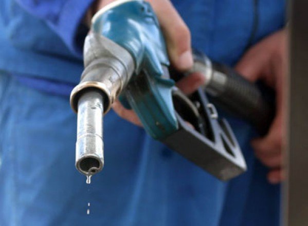 Ponta: Nu stăm cu mâinile în sân, dar statul nici nu poate spune &quot;controlăm preţurile la combustibili&quot;
