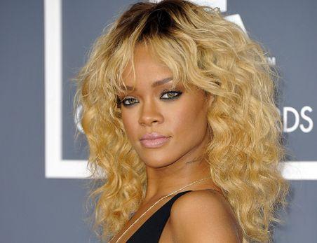 Rihanna, din nou SEXY într-un pictorial. Iată cum a strânit imaginaţia bărbaţilor 149219