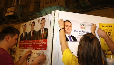 Scandal cu iz electoral în Capitală. Echipa de campanie a USL acuză angajaţii primăriei că fură corturile alianţei politice