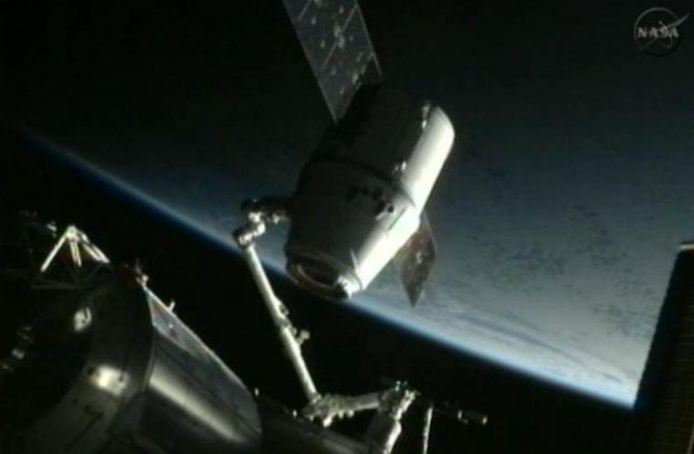 Prima misiune comercială pe Staţia Spaţială Internaţională s-a încheiat cu succes. Capsula Dragon a amerizat 149394