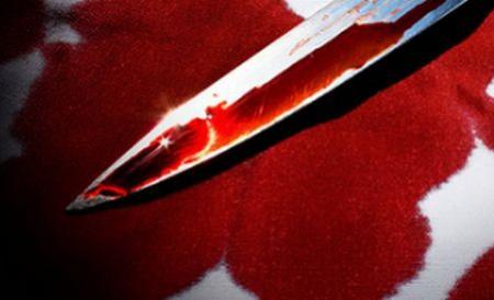O femeie din Curtea de Argeş a fost omorâtă de fiica ei, cu 170 de lovituri de cuţit