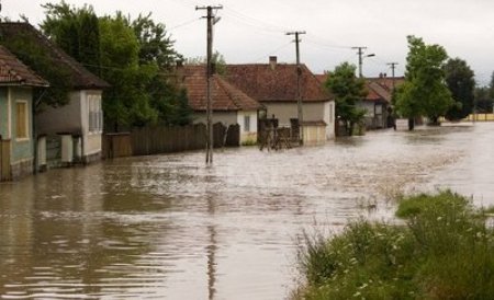 Ploaia puternică a făcut ravagii în Râmnicu Vâlcea. Un cartier a fost complet inundat
