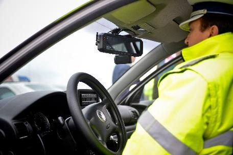 Poliţia Rutieră: Peste 2.300 de şoferi au fost sancţionaţi pentru depăşirea vitezei legale
