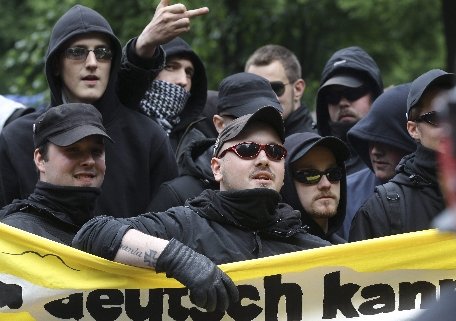 Hamburg. Circa 40 de poliţişti au fost răniţi în confruntările cu neonaziştii şi extremişti