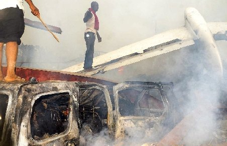 Toţi pasagerii avionului prăbuşit în Nigeria au murit. Vezi imagini de la locul catastrofei