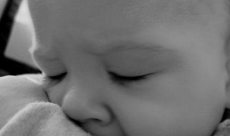 Are doi ani şi mai multe boli decât poate duce orice om mare. Îl poţi ajuta pe David Gabriel prin intermediul Fundaţiei Mihai Neşu 150183