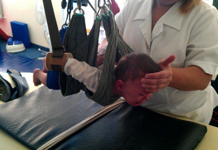 Are doi ani şi mai multe boli decât poate duce orice om mare. Îl poţi ajuta pe David Gabriel prin intermediul Fundaţiei Mihai Neşu 150185