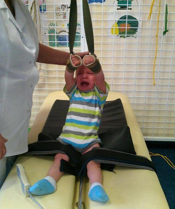 Are doi ani şi mai multe boli decât poate duce orice om mare. Îl poţi ajuta pe David Gabriel prin intermediul Fundaţiei Mihai Neşu 150186