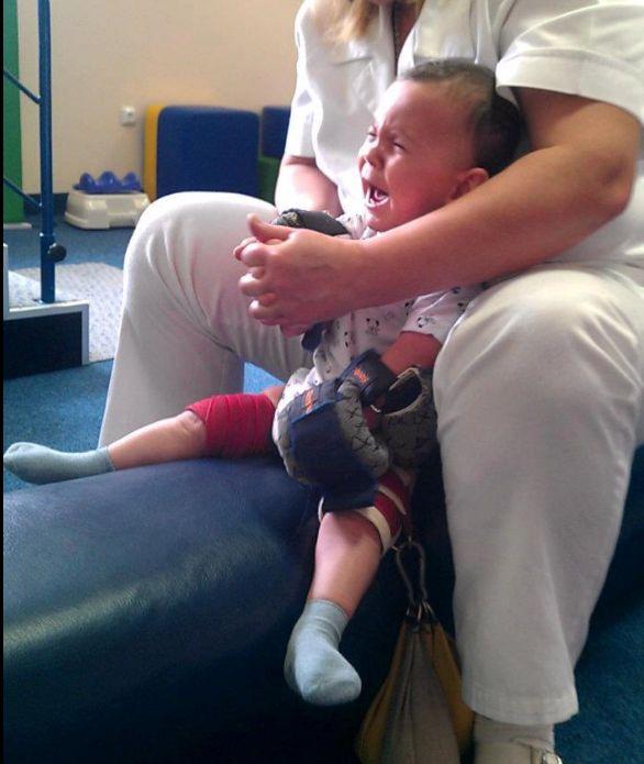 Are doi ani şi mai multe boli decât poate duce orice om mare. Îl poţi ajuta pe David Gabriel prin intermediul Fundaţiei Mihai Neşu 150187