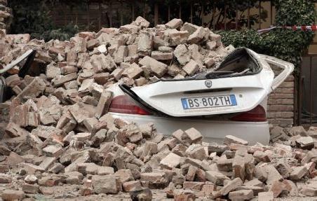 Bilanţul cutremurului din Italia a crescut - 25 de morţi şi pagube de peste un miliard euro