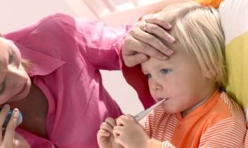 Cinci copii şi o educatoare de la o grădiniţă din Suceava, internaţi cu meningită acută virală
