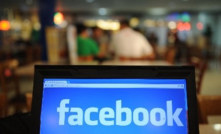 Un deţinut a fost prins postând poze din închisoare pe contul de Facebook. Riscă să i se mărească perioada de detenţie