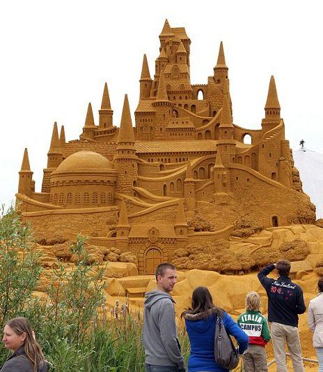 Fenomenul care se petrece acum în România ar putea distruge din temelii această clădire 150341