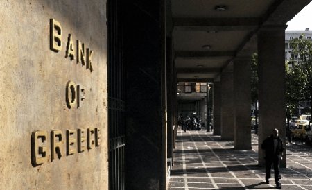Comisia Europeană face presiuni pentru închiderea unor bănci din Grecia, Spania şi Portugalia 