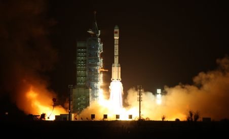 China va realiza un zbor spaţial cu echipaj uman, în această lună