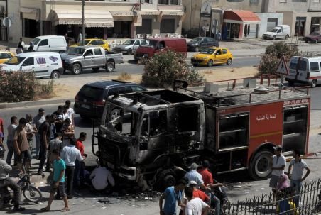 Stare de urgenţă în opt guvernorate tunisiene, ca urmare a violenţelor în care au fost implicaţi salafiţi