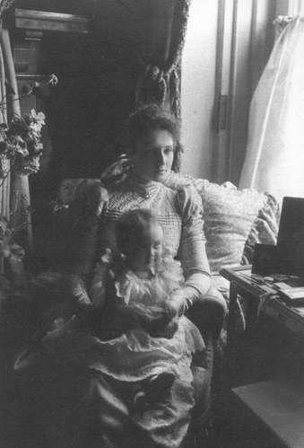 Fotografia prinţesei care încă îi bântuie pe ruşi. Biserica a numit-o &quot;Sfântă&quot; la opt decenii după asasinarea ei 151455