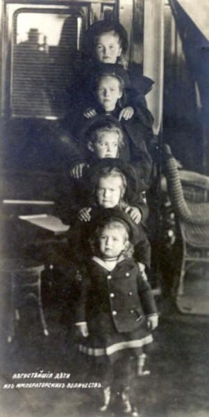 Fotografia prinţesei care încă îi bântuie pe ruşi. Biserica a numit-o &quot;Sfântă&quot; la opt decenii după asasinarea ei 151463