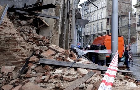 Un copil de cinci ani a murit după prăbuşirea unui zid de cărămidă, în Capitală