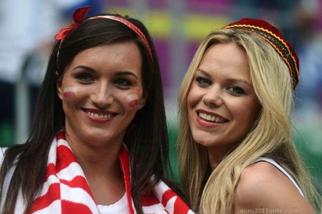 Acesta este motivul pentru care fotbaliştii nu prea nimeresc poarta. Cele mai fierbinţi apariţii de la Euro2012 151848