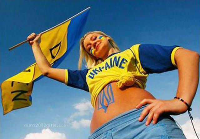 Acesta este motivul pentru care fotbaliştii nu prea nimeresc poarta. Cele mai fierbinţi apariţii de la Euro2012 151852