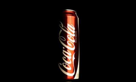 Coca-Cola, în cădere. Moody's a retrogradat ratingul companiei de la A3 la Baa1