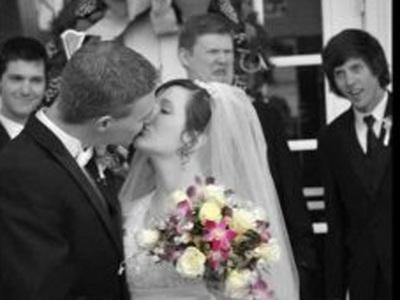 Cum să-ţi începi căsnicia în hohote de râs. Vezi momente amuzante în care mirii îşi unesc destinele 151966