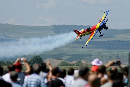 Buzău. 100 de ani de Învăţământ Militar Aeronautic românesc, sărbătoriţi pe aerodromul de la Boboc