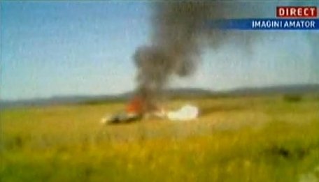 Imagini cu avionul prăbuşit duminică în Băneşti