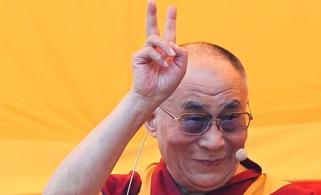 Gestul făcut de Dalai Lama care a surprins o lume întreagă. O lecţie din care mulţi intelectuali scorţoşi ar putea învăţa ceva
