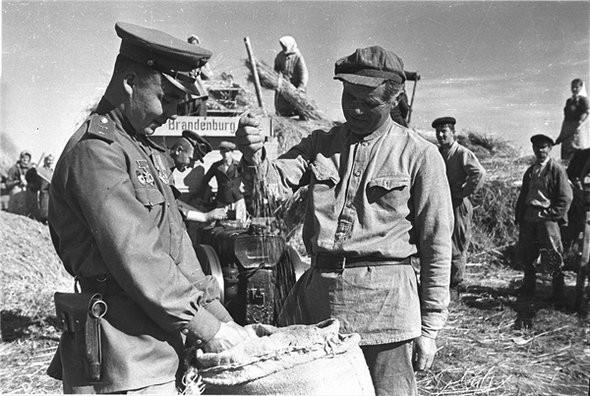 Imaginile pe care istoria le-a ascuns omenirii. Familiile victimelor Celui De-al Doilea Război Mondial au postat fotografiile pe internet 152274