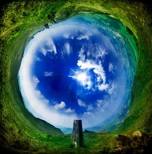 Întreaga lume se învârteşte chiar în faţa ta. Intră în joc şi roteşte-te cu ea! Este o distracţie care nu te va ameţi 152215