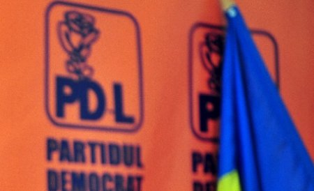 Loviturile pentru PDL se ţin lanţ. Încă doi parlamentari au demisionat din partid