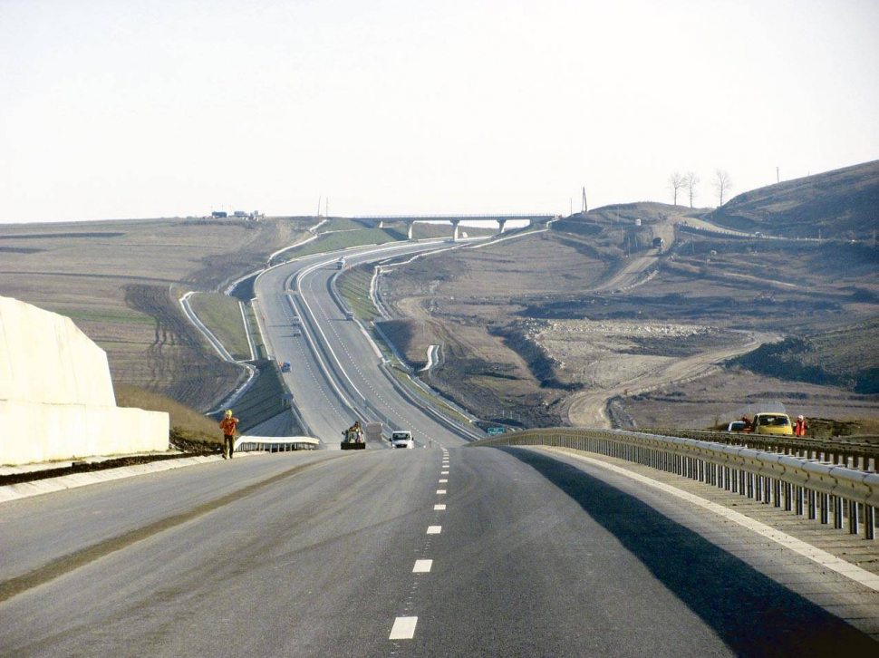 Sacul fără fund care a înghiţit răbdarea românilor. După 8 ani de la demararea proiectului, Autostrada Bechtel măsoară 52 de kilometri