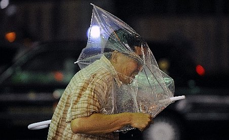Bilanţul taifunului Guchol din Japonia - un mort, peste 50 de răniţi şi numeroase pagube materiale