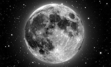 Orice om va putea păşi pe Lună în câţiva ani. Singura condiţie: să ai 100 de milioane de lire &quot;la ciorap&quot; 152663